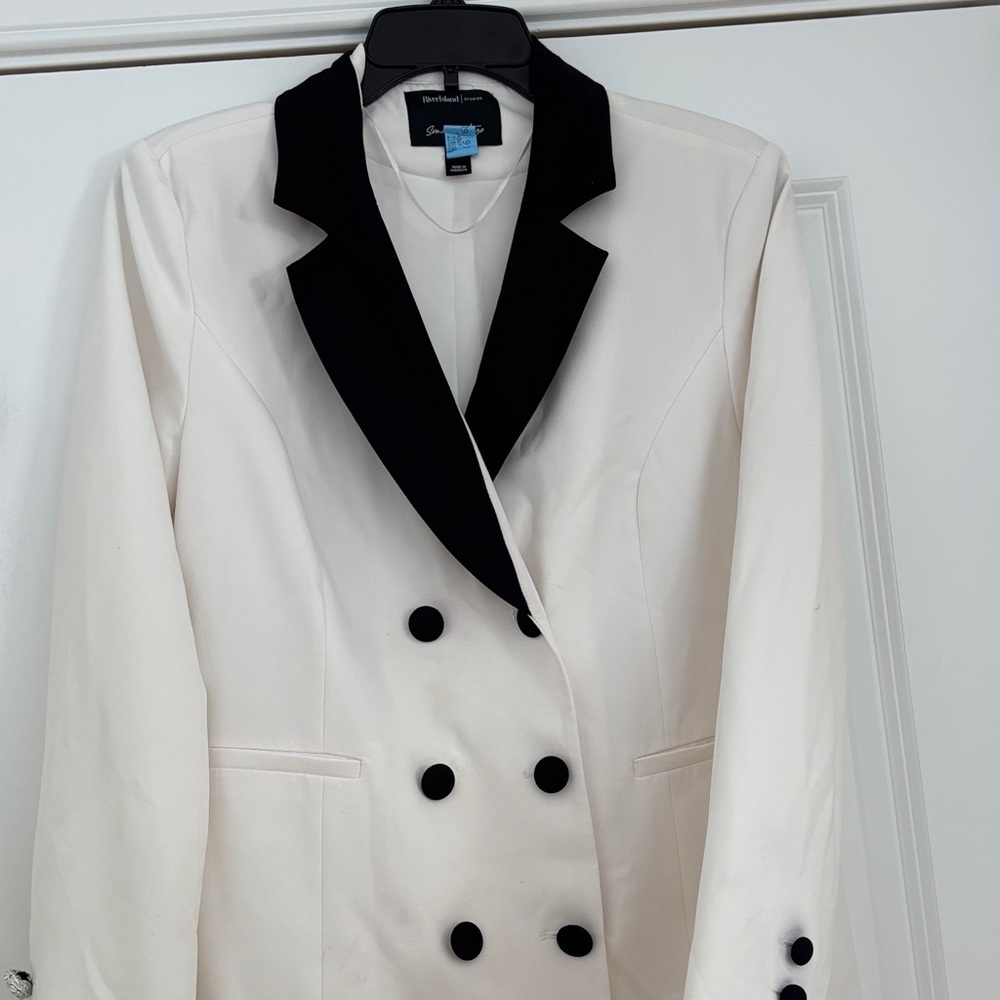 White Blazer Dress with Black Collar - Picture 5 of 9